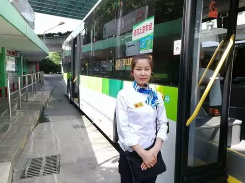 高铁车厢里的小奋斗者，孩子们的赶作业之旅