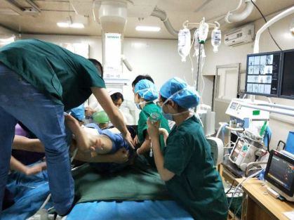 媒体追问肖飞把病人晾手术台40分钟