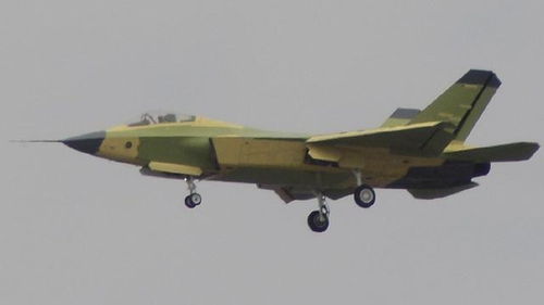 专家：歼-10CE完胜F-16