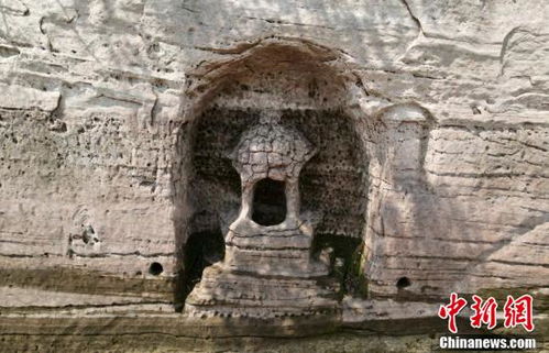 河南鹤壁一水库水位下降现千佛石窟