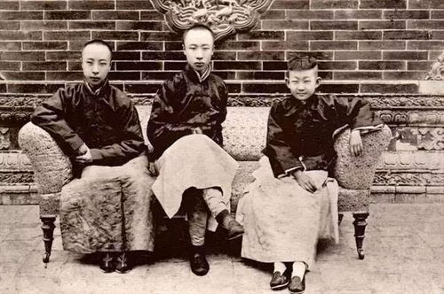 80后男子撞脸溥仪，一天涨粉五万多，网友直呼，太像了！