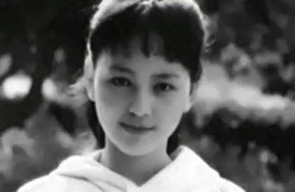 演艺界悲痛，知名女演员雪妮病逝，丈夫上月不幸坠亡，人生路途多坎坷